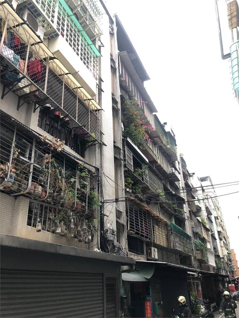 快新聞／新莊疑煮飯釀火警！屋主為救火撞到頭跌倒　OHCA急救中