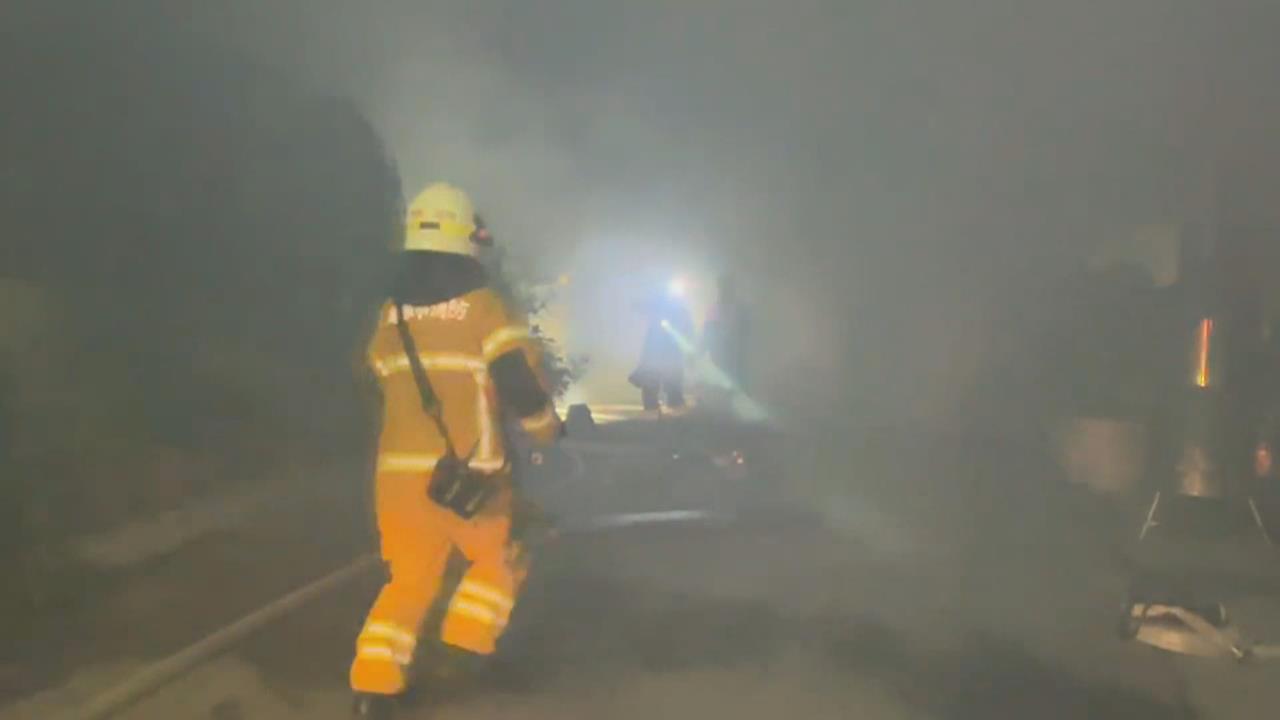 快新聞／暗夜惡火！高雄鳥松1民宅凌晨失火　濃煙瀰漫「伸手不見五指」