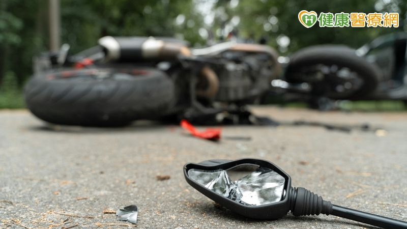 車禍重擊致多重粉碎骨折!跨科團隊分秒必爭緊急復位手術