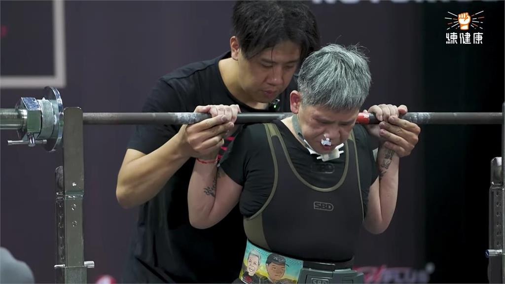 罹癌全身無力！健力媽媽人生最後一場三項賽　堅持完賽精神感動全場
