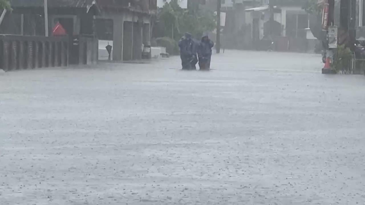 屏東豪雨不停　塭豐村、燄溫村最深水淹及膝！