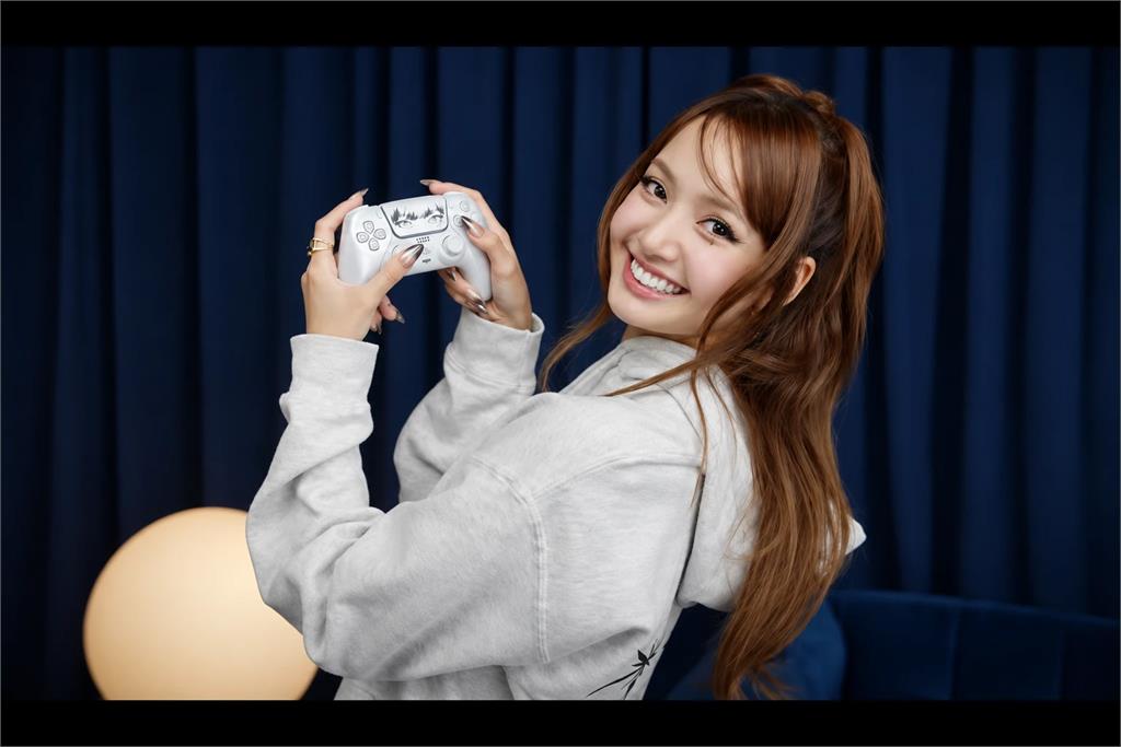 Lisa親自操刀！PlayStation推出「Lisa限量版」DualSense　10月30日登場