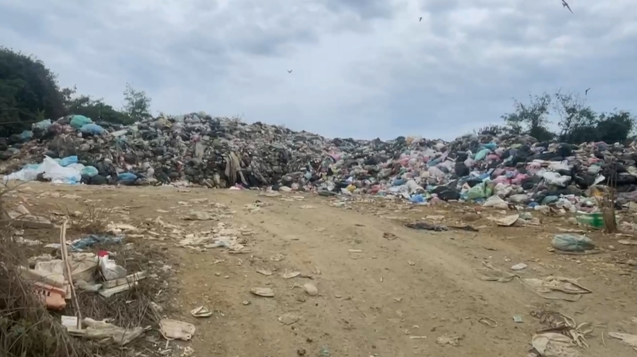 垃圾清運標案8度流標 小琉球500多噸垃圾飄惡臭