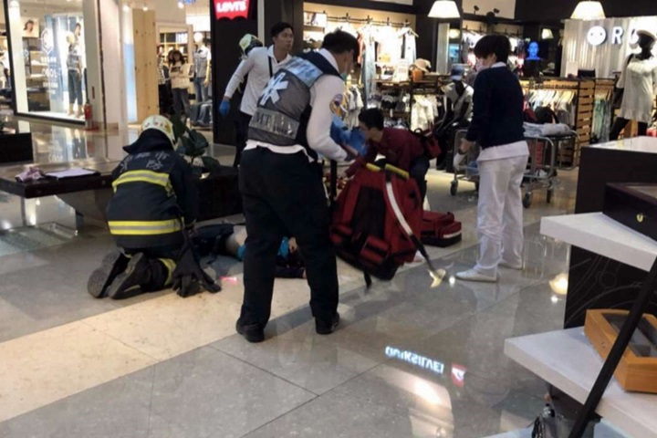 購物中心男子墜樓 頭顱破裂當場死亡