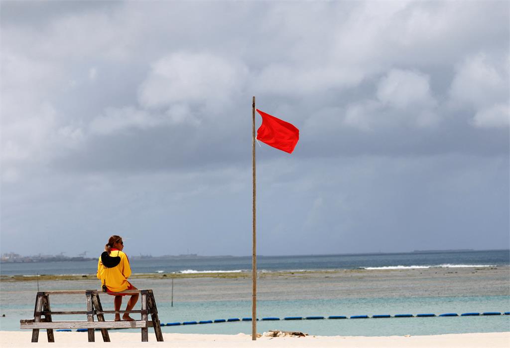 小心巨浪! 海葵逼近先島群島　強風襲石垣島