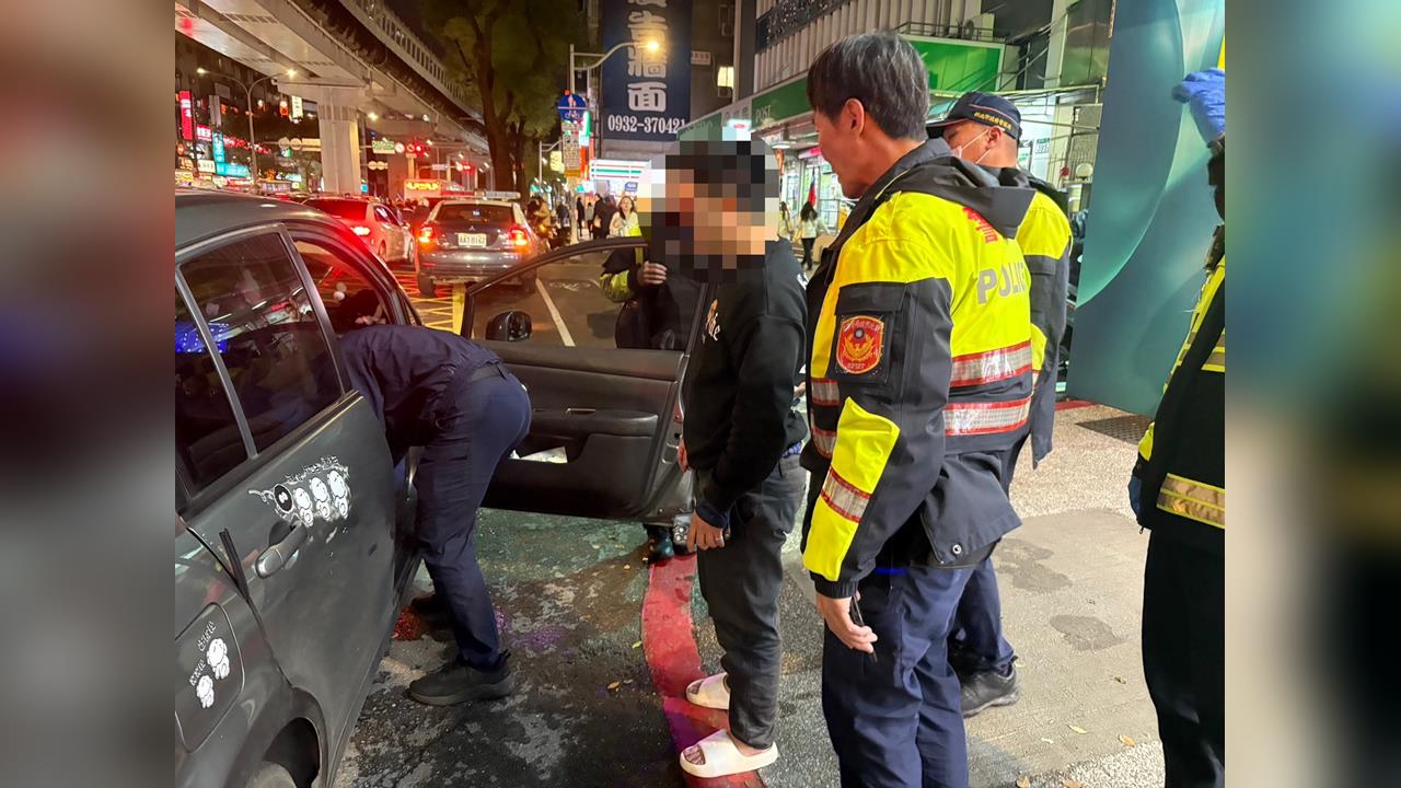 快新聞/北捷新埔站旁突衝出裸女 疑「這原因」失控嚇壞路人