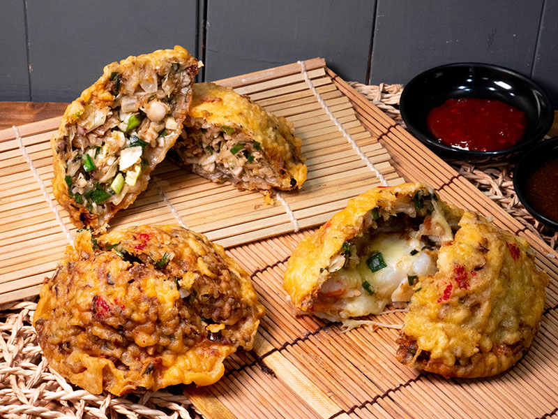 牽絲起司混搭新口味！中壢人氣創意蚵嗲 澎湃餡料引排隊人潮