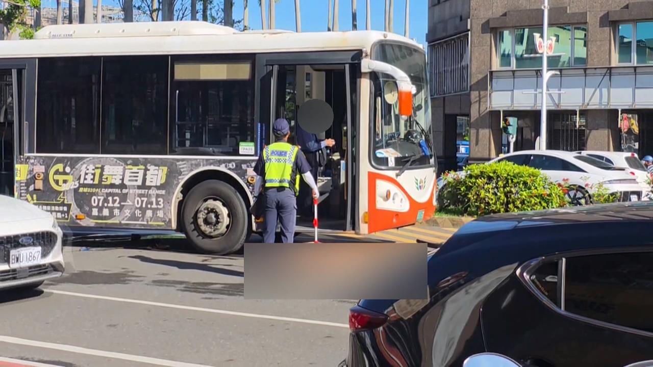 嘉義死亡車禍！公車疑因視線死角猛撞　婦人遭拖行十公尺「慘死輪下」