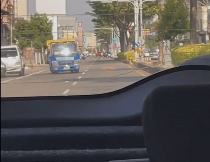 貨車「歪著頭開」如蟹走 警:涉危險駕駛最重罰1.8萬