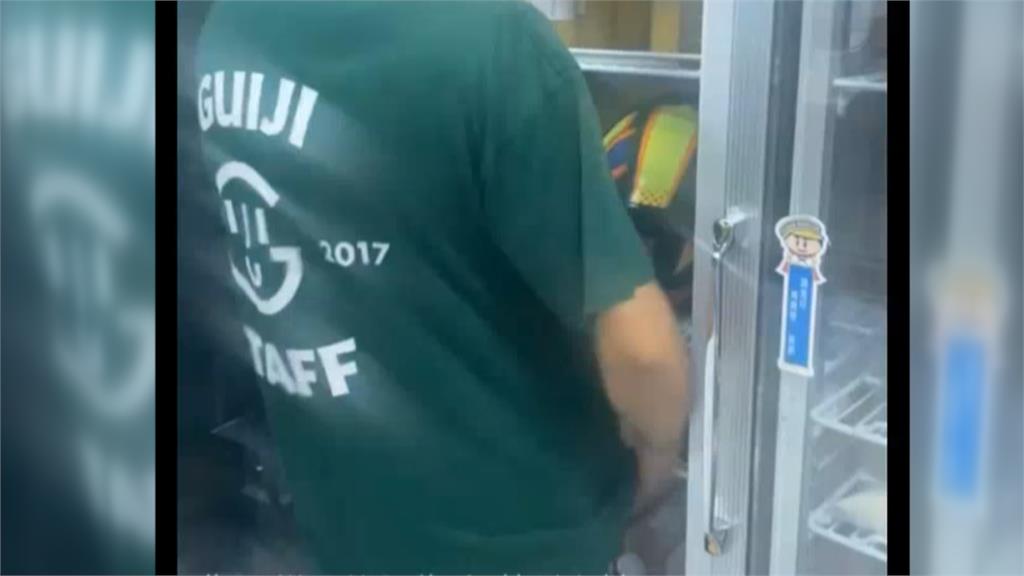 飲料店惡搞事件又一樁！　龜記員工拍惡搞片被揪冷藏「這東西」