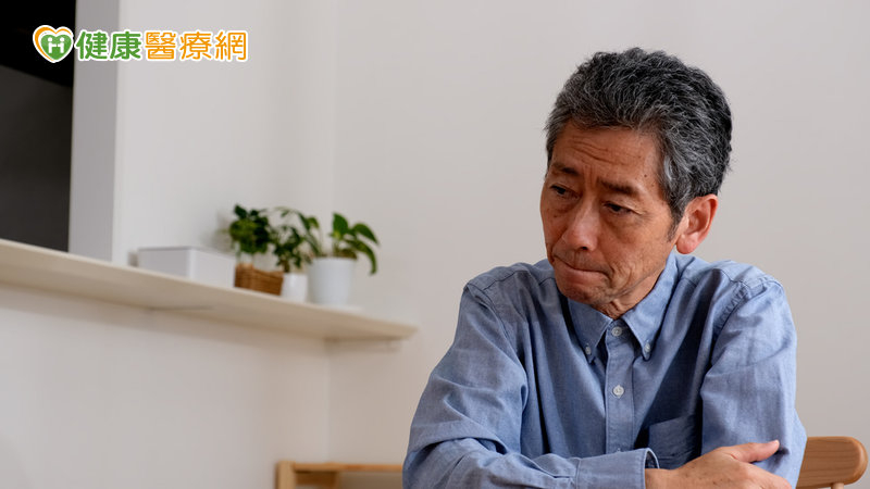 退休主管變碎念老爸惹失眠焦慮?專家:「這二招」修復家庭關係