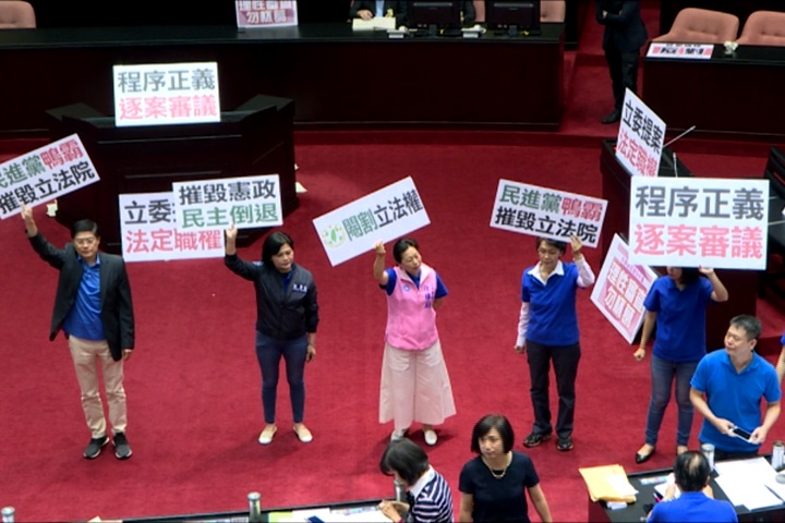 立院開戰囉！前瞻橋不攏 怒丟提案書