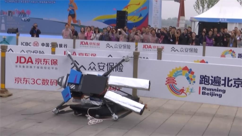 中國百億研發人型機器人暴走！　追打工程師影片曝光