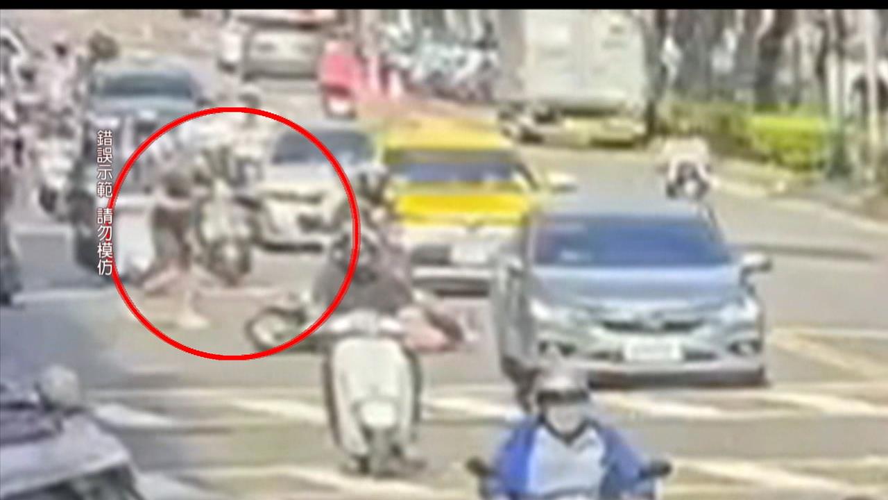 台北莽男闖地下街破壞電視、噴滅火器　推倒騎士釀3傷