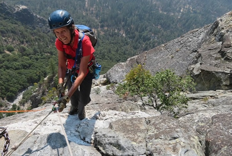 美七旬婦登酋長岩 寫下最年長世界紀錄