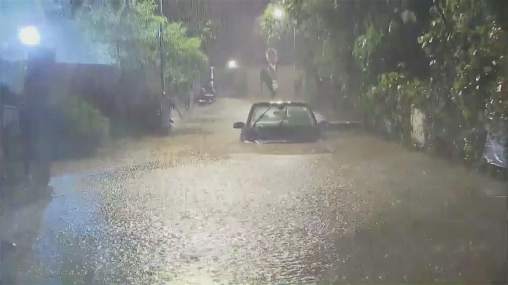 香港暴雨！黃大仙站淹成大瀑布　深圳淹成汪洋！洩洪前16分鐘才通知