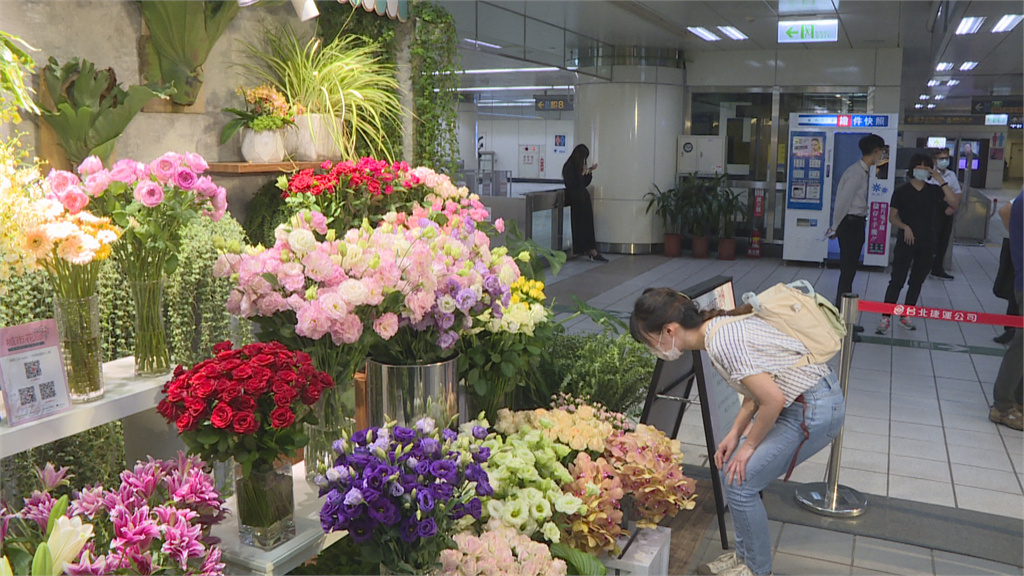 捷運站也能買花！城市花廊搬進捷運站