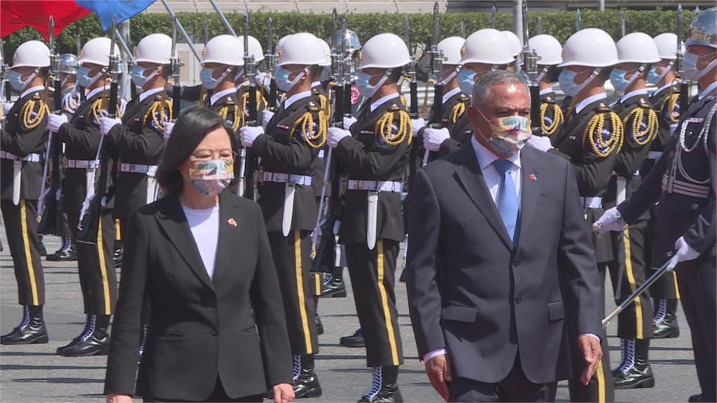 貝里斯總理訪台 蔡總統軍禮迎接頒贈勳章