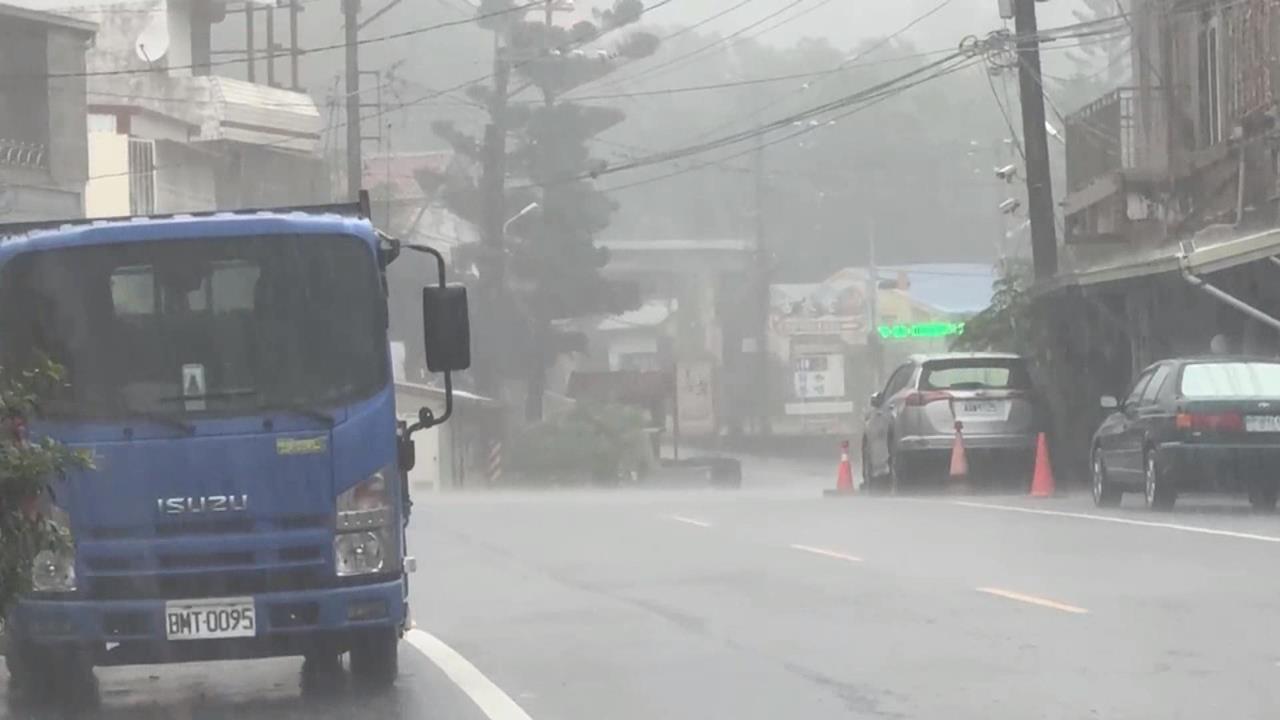 雨量圖下到發黑　高屏居民搶買除濕機　直呼下到發霉！