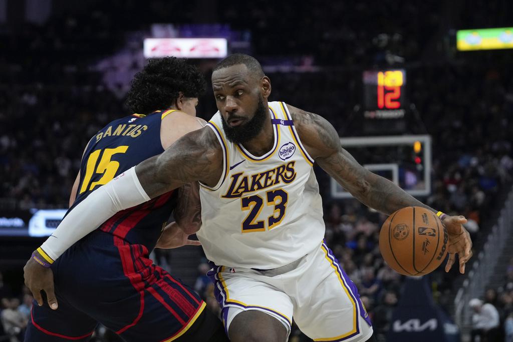 NBA(影)／柯瑞下半場0得分　詹姆斯25分12助攻率隊擊敗勇士拿下三連勝