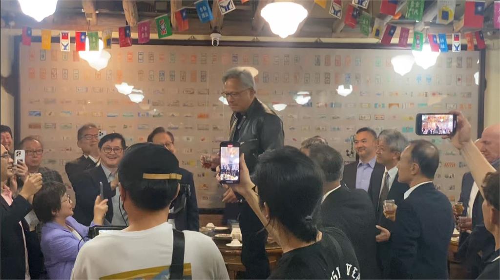 黃仁勳專機起飛將抵台！　第一個公開行程去台中