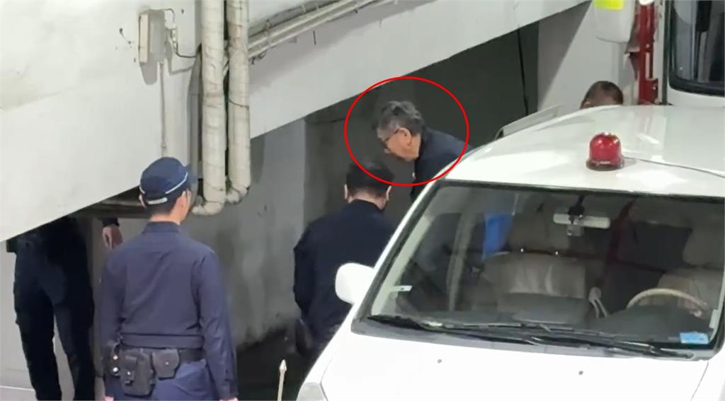 快新聞／持續偵辦京華城案！柯文哲遭北檢提訊　稍早「轉送廉政署」畫面曝光