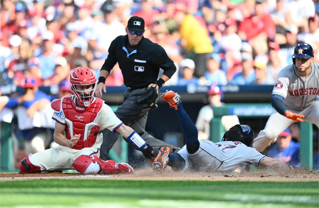 MLB（影）／34歲阿土伯還能盜本壘！　太空人阿瓦瑞茲單場三響砲海K國東霸主費城