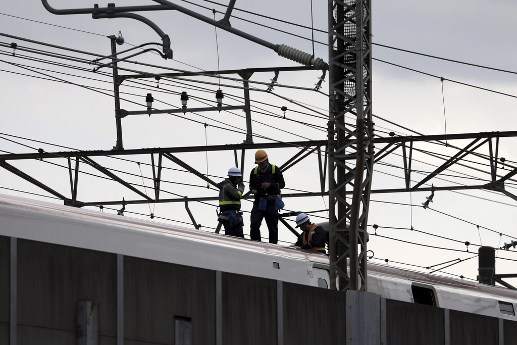 日本3條新幹線停駛　電車線垂落釀停電2工人觸電送醫