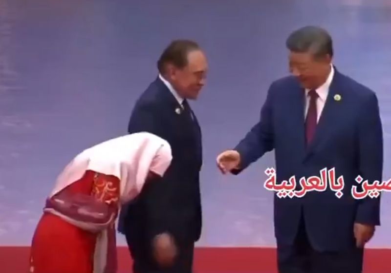 尷尬!大馬首相夫人拒與習近平握手 畫面瘋傳