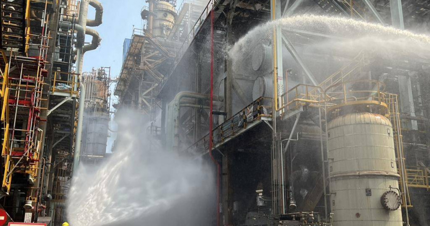 高雄中油大林廠「重油洩漏」引火黑煙狂竄　環保局依空污法開罰最高500萬