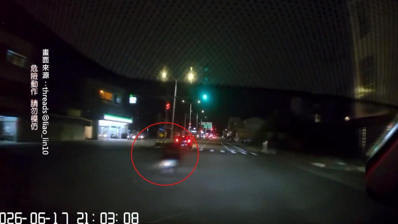 咻！雲林「機車超人」再現　趴臥騎車蛇行闖紅燈罰不怕