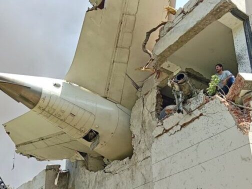 印航波音787墜毀醫學生宿舍　全機爆炸「釀294死」堪稱人間煉獄