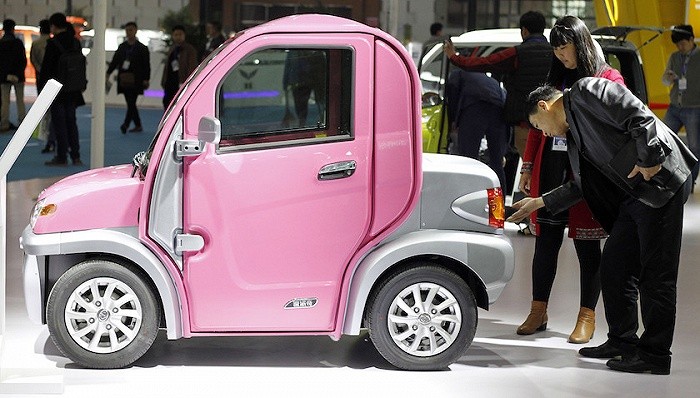 中國夯「老頭樂」！外型輕巧不需駕照　「低速電動車」交通亂象頻傳