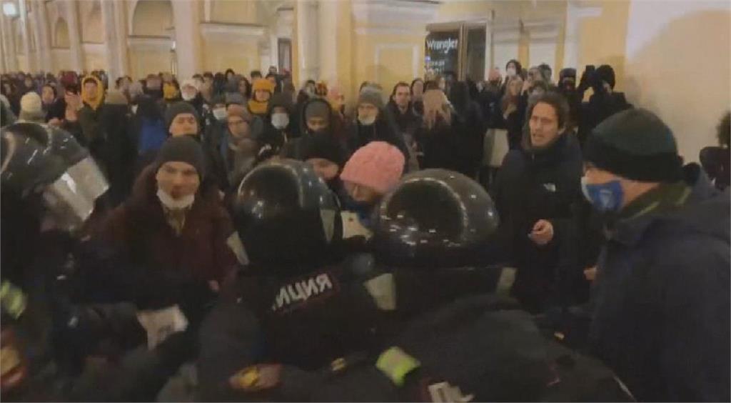 俄羅斯國內爆發反戰示威　當局連兩夜逮捕上千人
