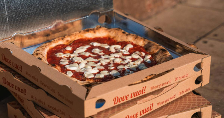 機車怎麼載好市多披薩？她目睹「阿伯1人騎回家」驚呼：台灣人超聰明