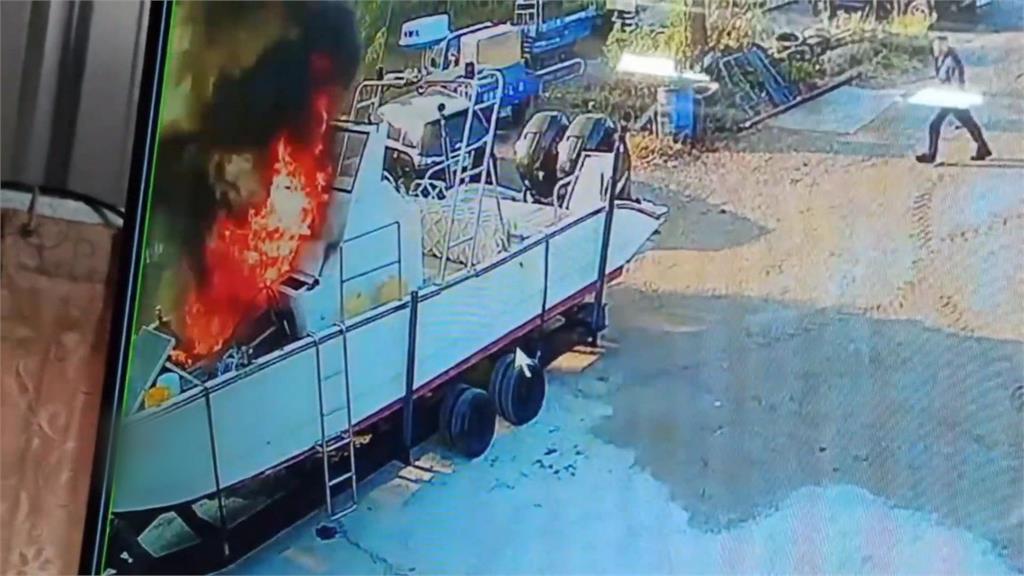 造價500萬遊艇送保養突起火　　2技師遭火吻　全身30%三度燒燙傷