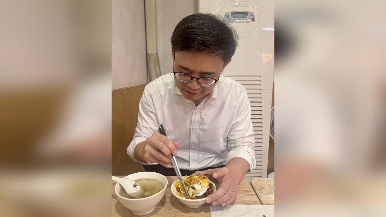 快新聞／男擅毀春聯害肉燥飯名店捲風波！賴瑞隆親訪開吃：高雄的包容超越政治