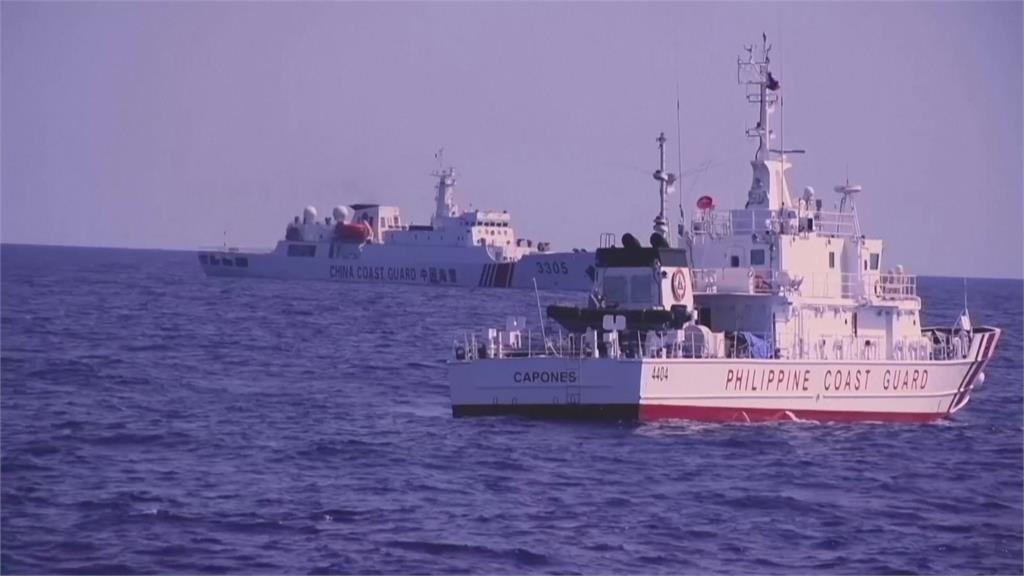 中國海警船闖黃岩島海域 　威脅菲律賓巡邏船