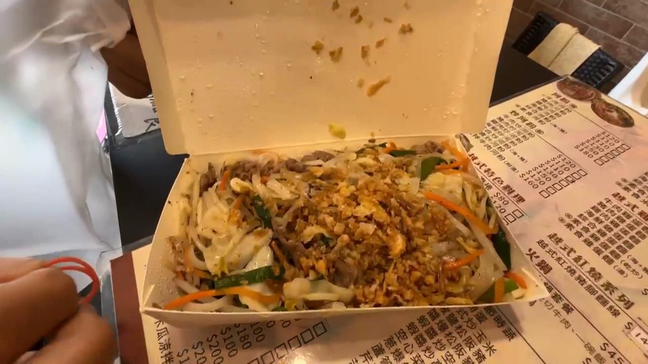 牛肉「吵」河粉！不滿店家做成湯的、女子飆罵　店家秀監視器：有確認要湯的