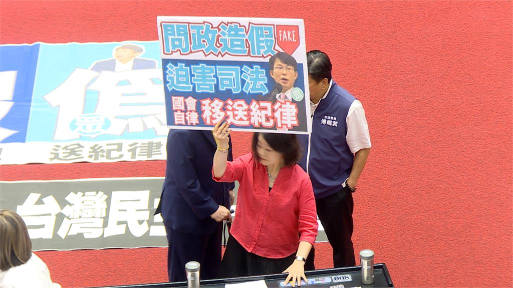 大場面!北檢分案查「示範帶」 黃國昌、郭國文引爆激烈口角