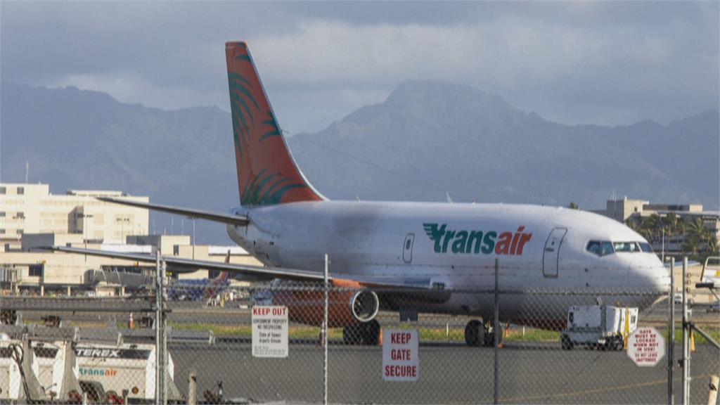 波音737貨機迫降夏威夷海面　2機師獲救重傷　股價一度急跌