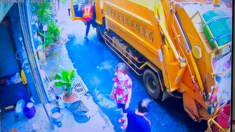 道路遭地主圈地宣示所有權　垃圾車巷道轉彎「一度卡住」