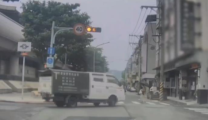快新聞／行人地獄又來？北投婦過馬路遭撞死　貨車竟不甩斑馬線猛踩油門