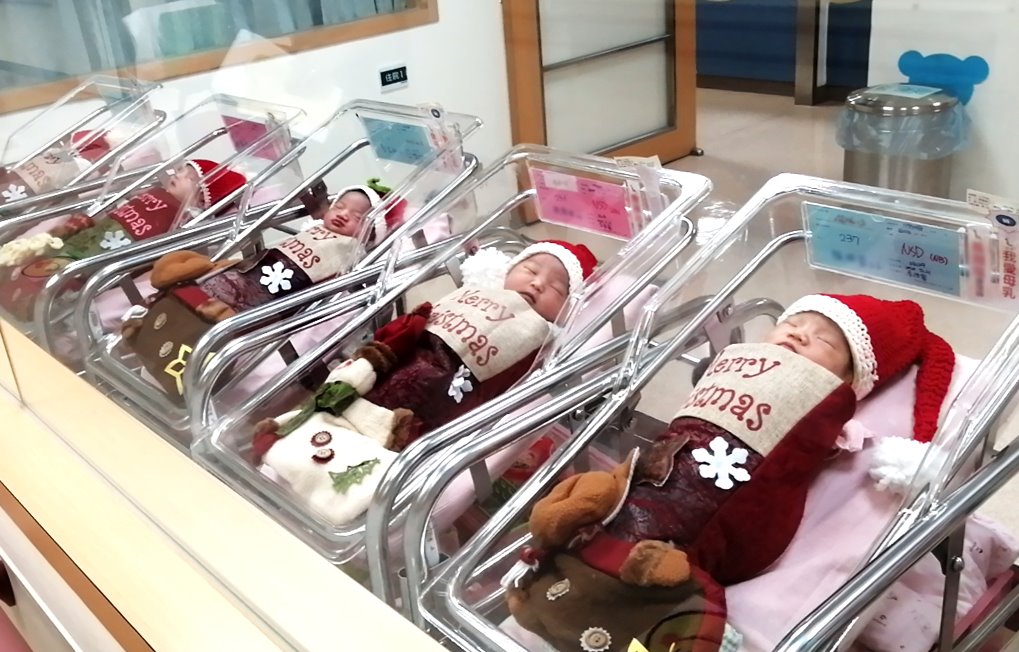 快新聞／快看！超萌耶誕寶寶 亞東醫院：給新手爸媽最棒耶誕禮