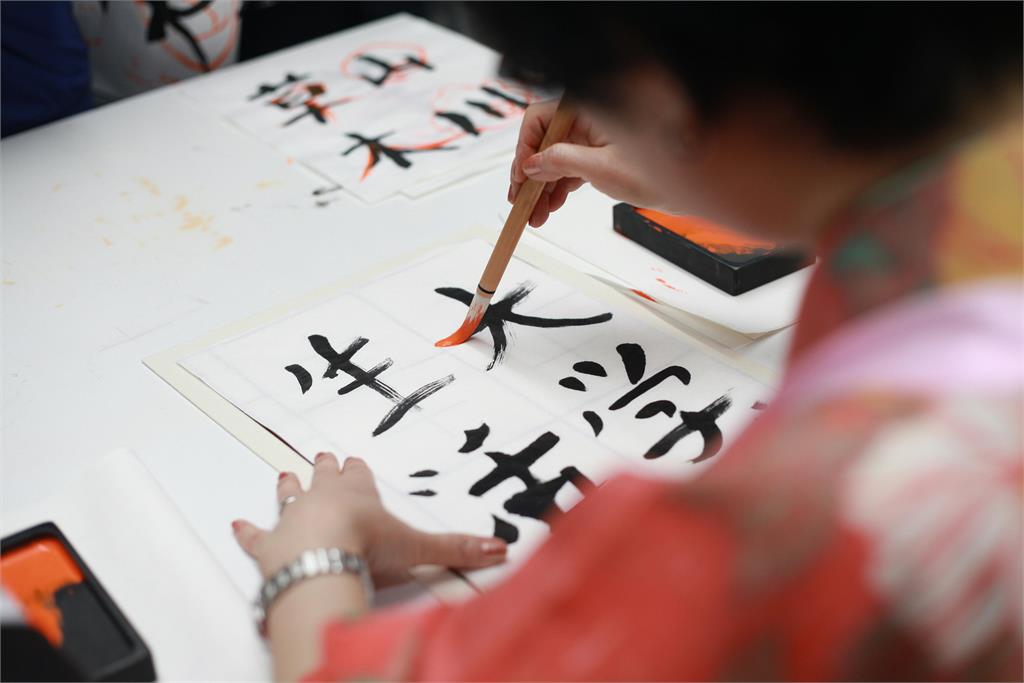 龘、𠓗、麤、驫、羴、猋怎麼念？神奇的動物「三疊字」大揭密！