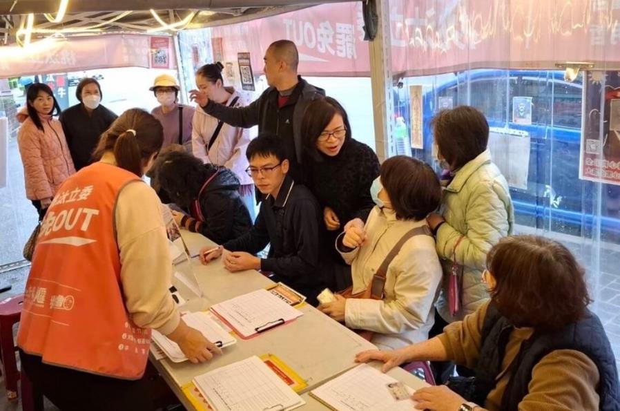 快新聞／罷桃園藍委牛煦庭連署破3萬　罷團「淘汰牛氓」：達標後助友軍連署