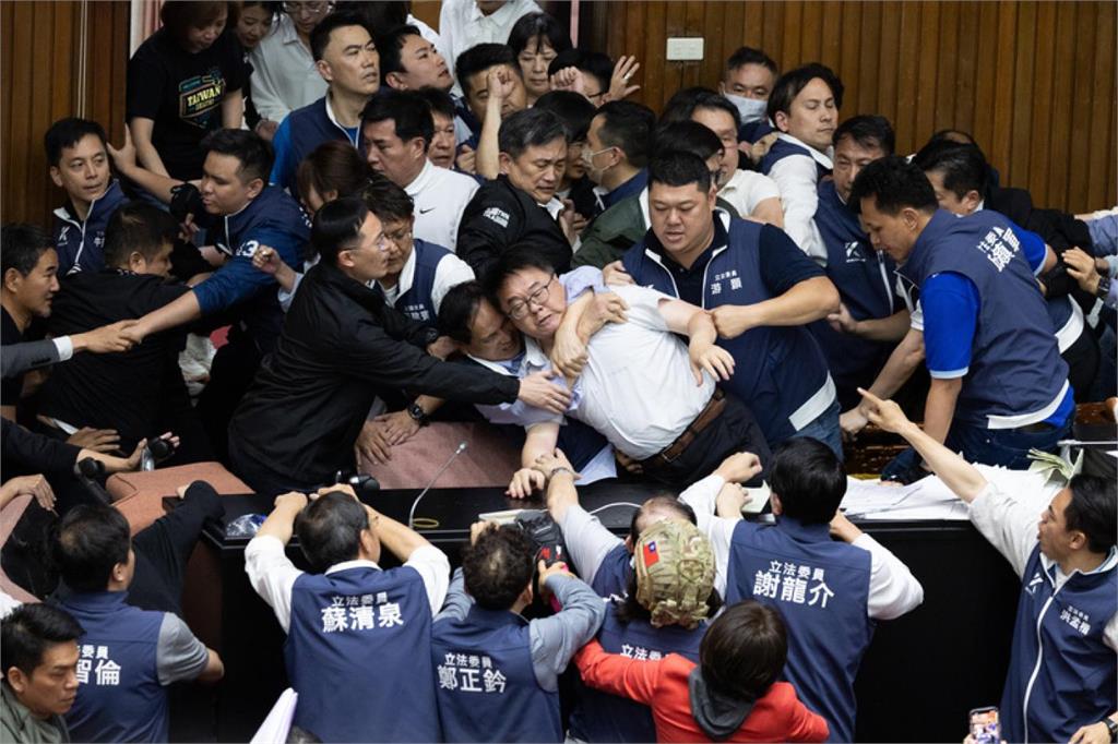 44位藍綠立委遭送件罷免　藍區域立委僅一人未被鎖定