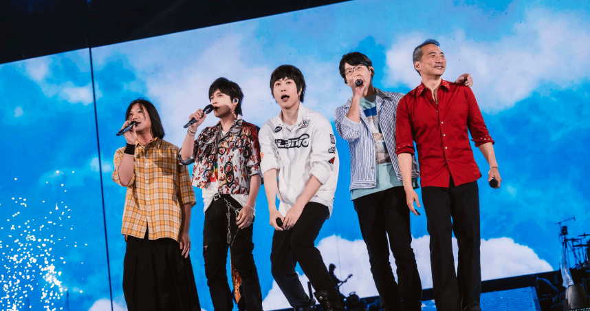 五月天4分鐘絕美煙火震驚全場 石頭曝心聲:以為會各奔東西