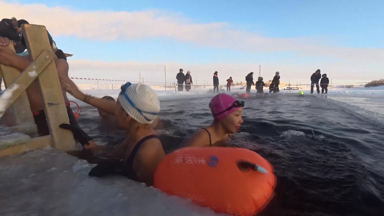 攝氏零下３０度跳入河水　俄羅斯勇者西伯利亞挑戰冬泳