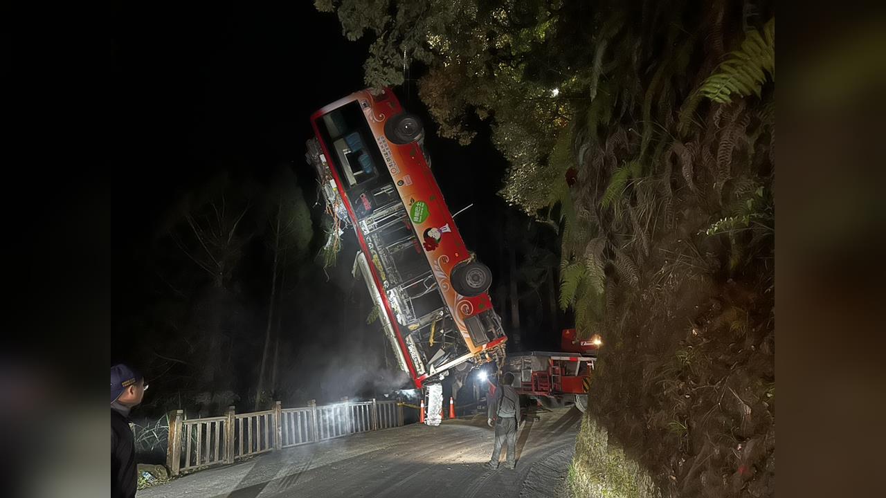 快新聞/南投杉林溪1死7傷!遊園車翻覆墜谷 園區回應了
